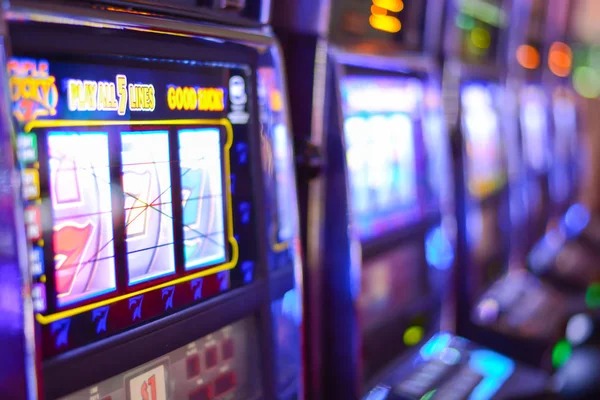 sbobet platform interface showing football markets and live dealer games